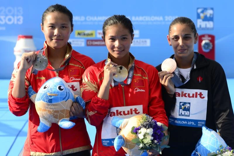 He Zi gives China another diving gold