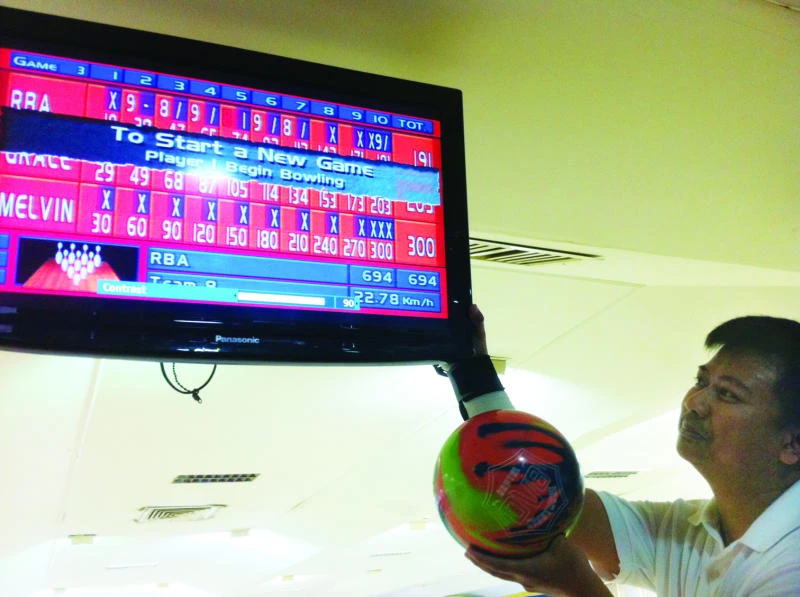 Lising rolls perfect 300 game in FEDBG event
