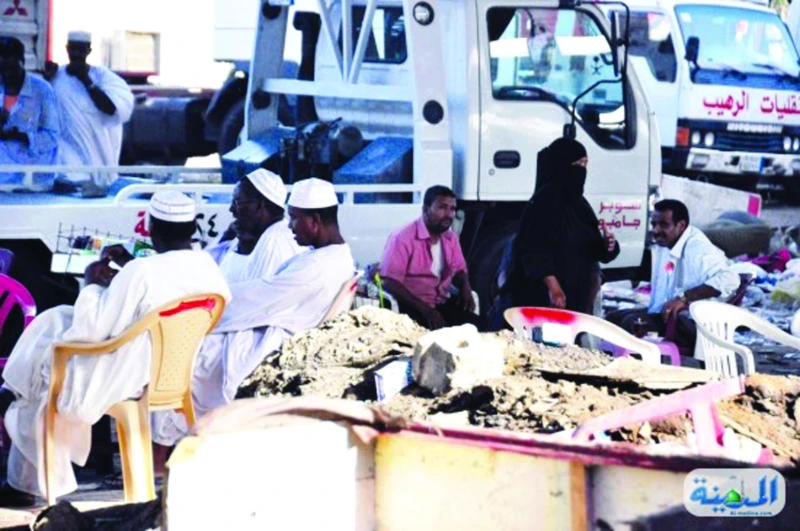Illegal expats return to Kilo 8 bridge