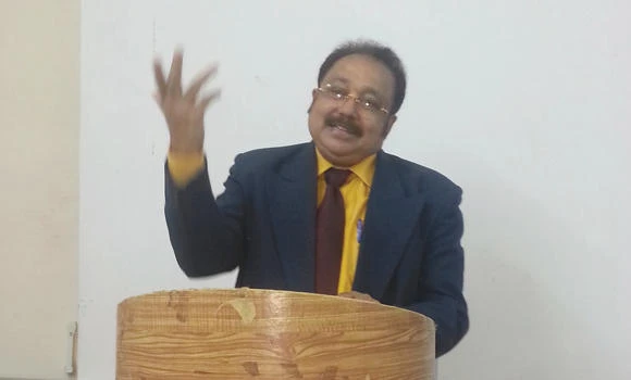 Expats told to develop communication skills