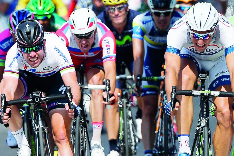 Kittel 3 Cav 1 as Froome avoids spills