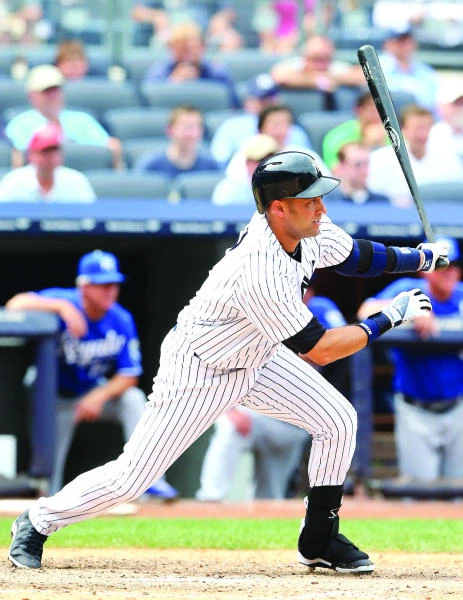 Jeter returns, exits with tight quadriceps, Yanks win