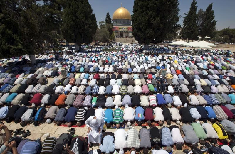 80,000 pray at Al-Aqsa on first Friday of Ramadan