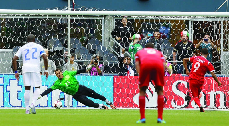 Panama into Gold Cup quarters, Mexico triumphs