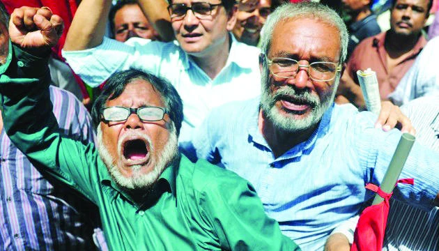 Bangladesh police fire on protesters, killing two