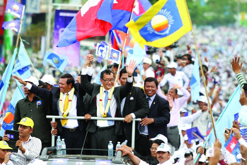 Crowds hail return of Cambodian opposition leader