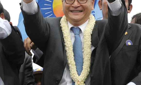 Cambodian opposition chief to stand in polls