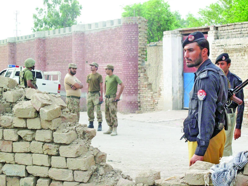 250 prisoners escape in massive Pak
jailbreak