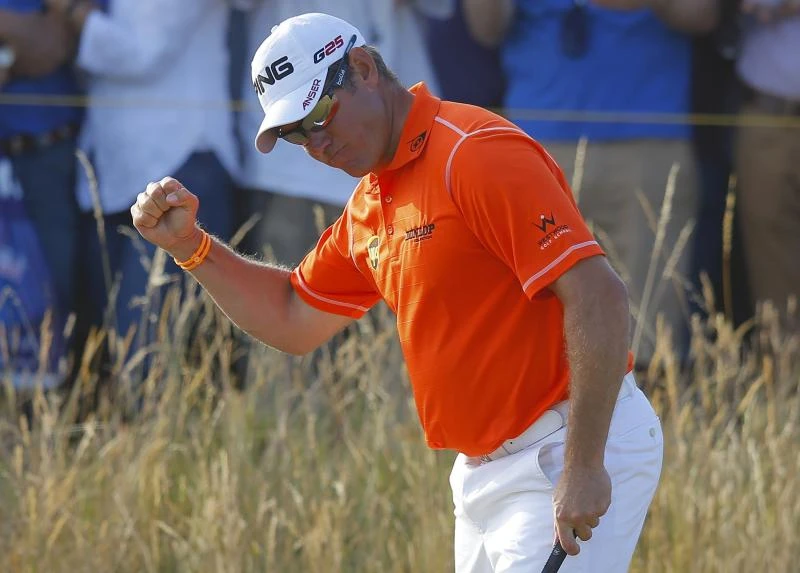 Tiger blinks in Westwood eyeball-to-eyeball