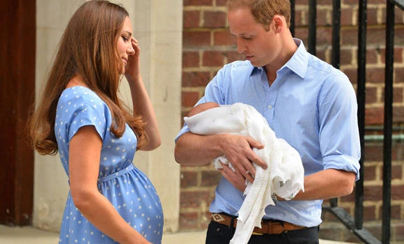 Kate applauded for not hiding new mommy tummy