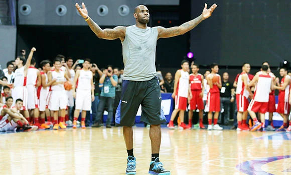 LeBronmania hits the Philippines