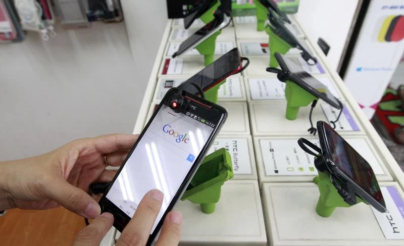 HTC warns of Q3 revenue slide, turnaround prospects bleak