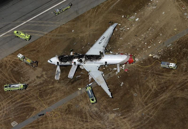 2 dead, dozens injured in San Francisco plane crash