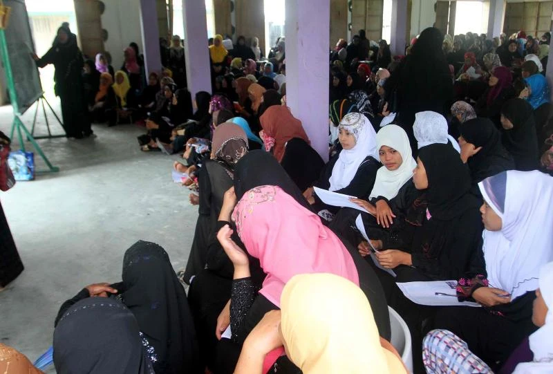 Manila says Muslim veil directive only a request