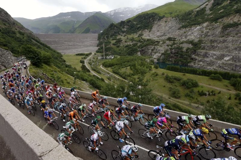 Costa rules stage, Froome closes in on Tour victory