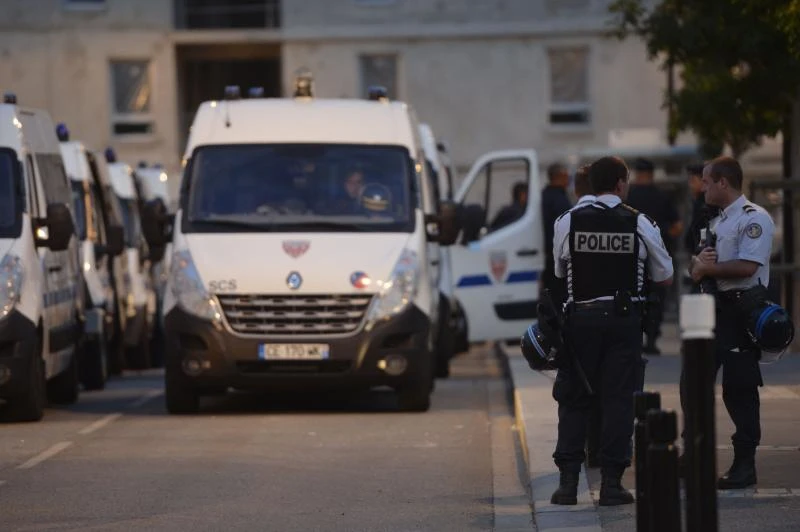 French minister explains veil ban after suburb violence
