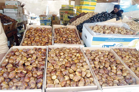 All kinds of dates flood local markets