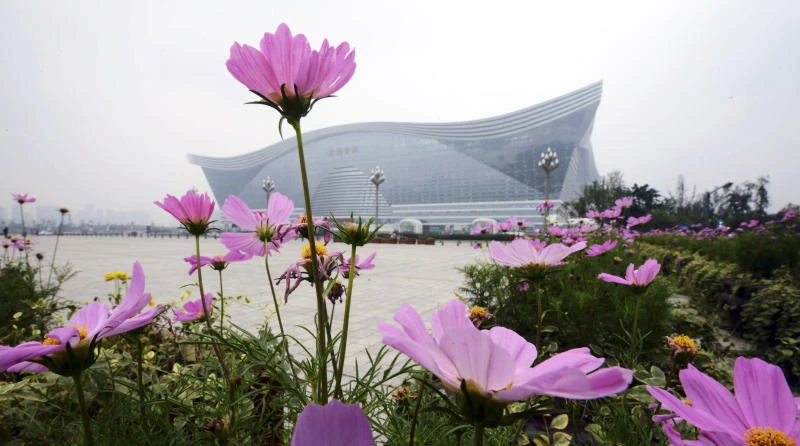 World’s largest building opens in China