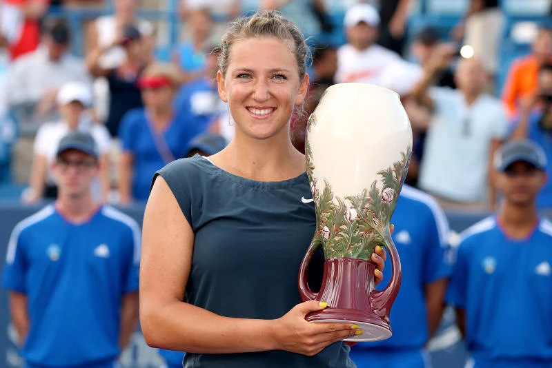 Azarenka stuns Williams to win in Cincinnati