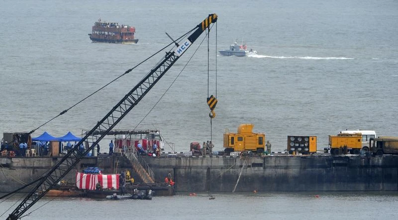 4 bodies found on Indian sub; 14 more likely dead
