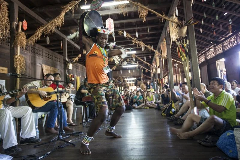 Can music and nature join people politically?