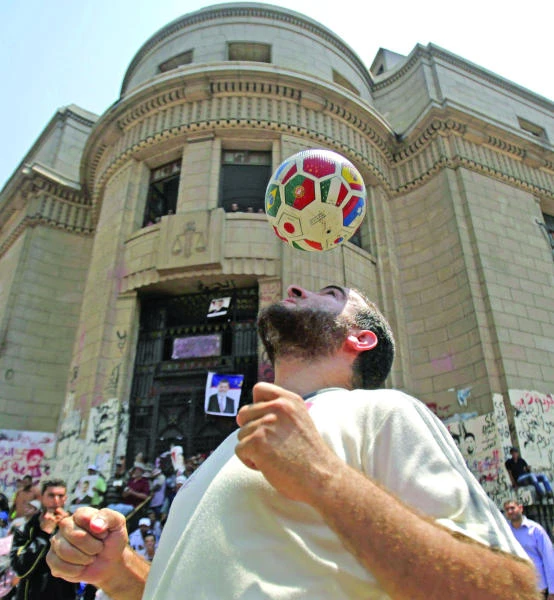 Mursi backers march as envoys seek solution