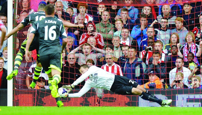 Arsenal sunk by Villa, Mignolet lifts Liverpool as EPL kicks off