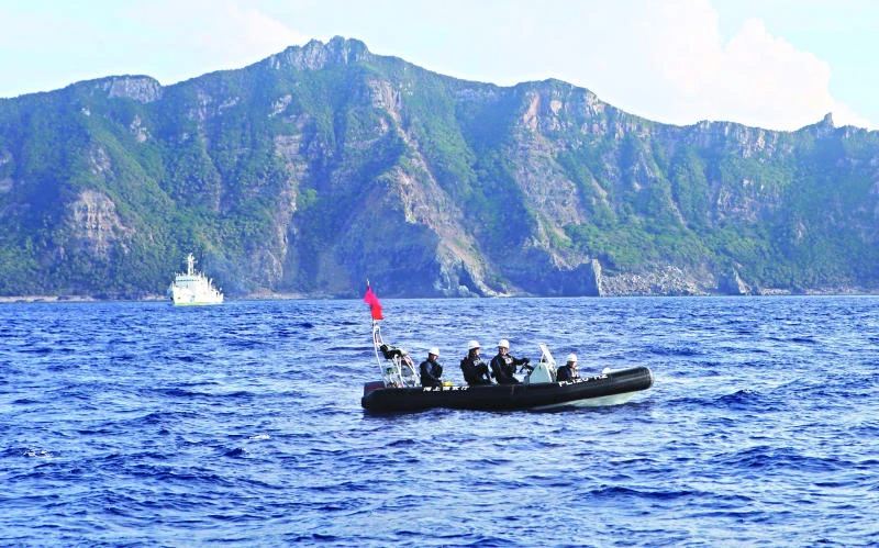 Japanese activists sail near disputed islands