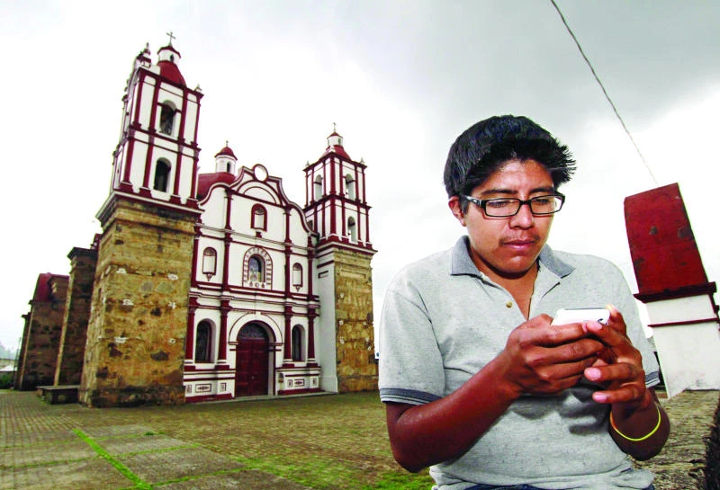 Forgotten by telecoms, Mexico town runs cell service