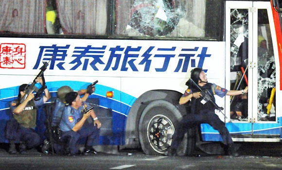 Hong Kong hostage relatives sue Manila