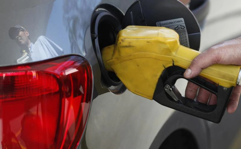 Oil prices edge up on strong China, euro zone data