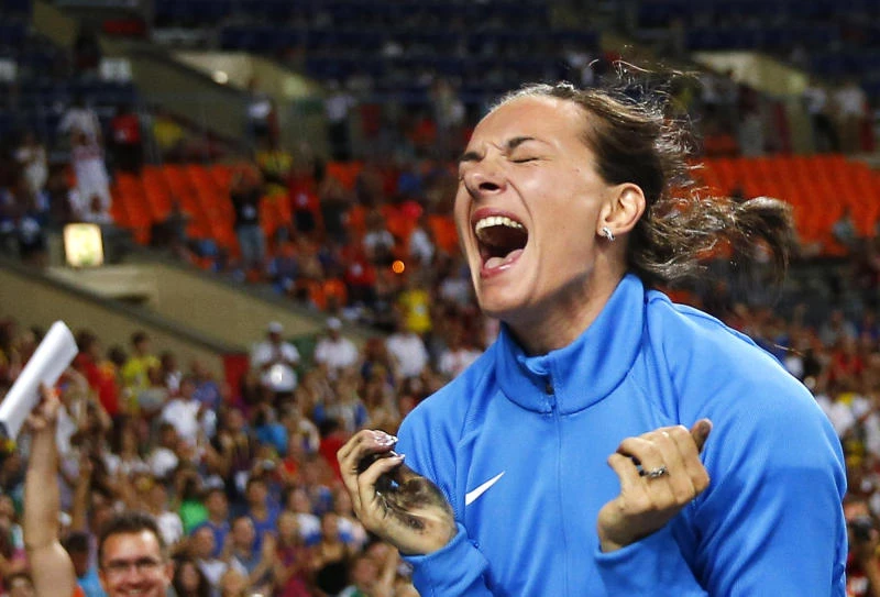 Vintage Isinbayeva rocks with pole vault gold