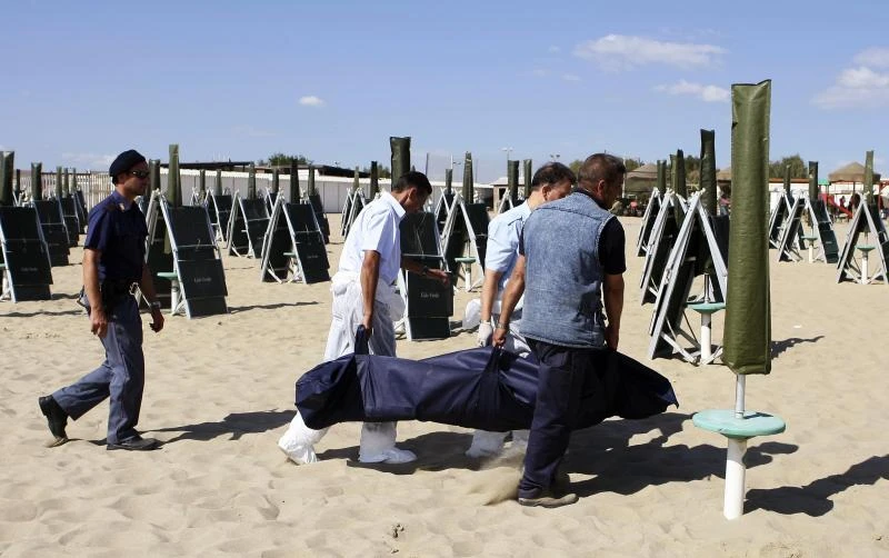 Six migrants coming from Africa drown in sea off Sicily
