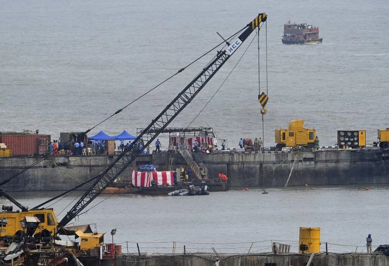 Indian divers find another body on stricken submarine