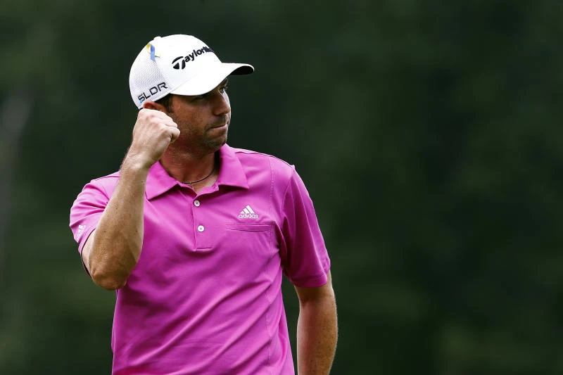 Garcia surges to lead with eagle-aided 64