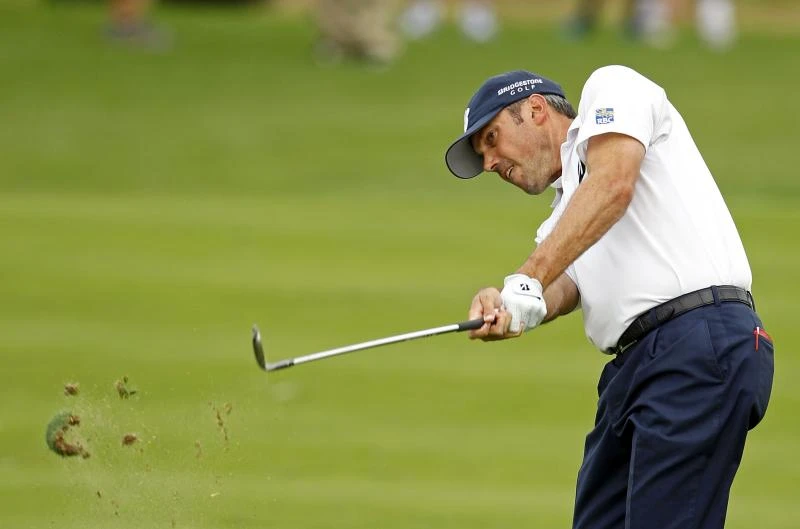 Kuchar takes 2-shot lead at halfway mark