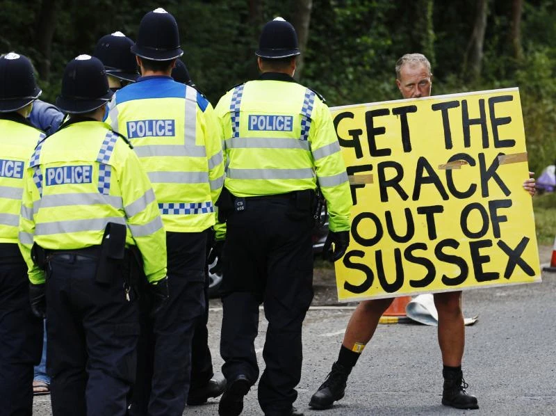 Britain’s PM backs fracking for shale gas