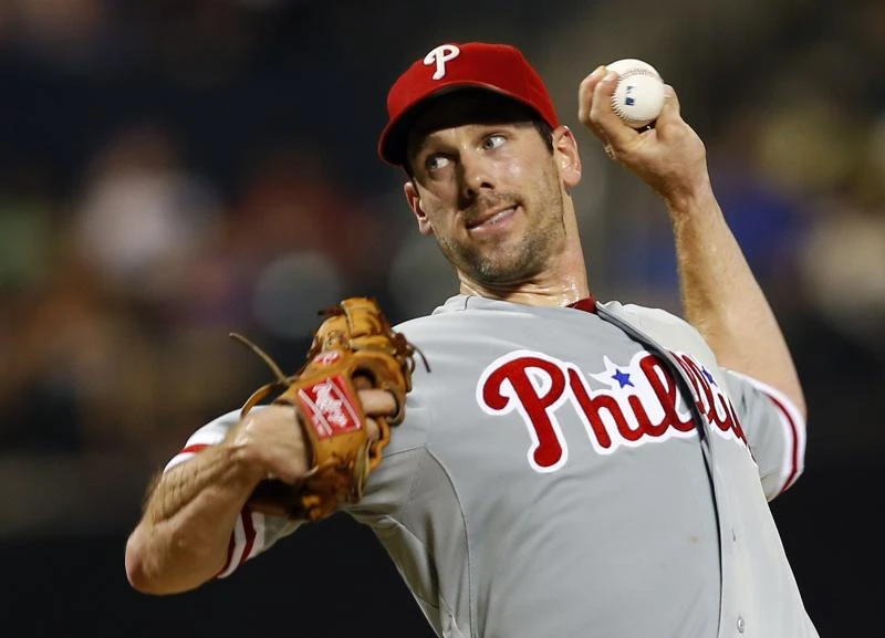 Lee tops Wheeler in Phillies victory over Mets