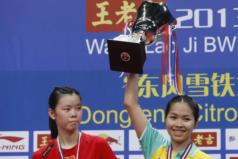 Super Dan clinches world title after Lee retires hurt