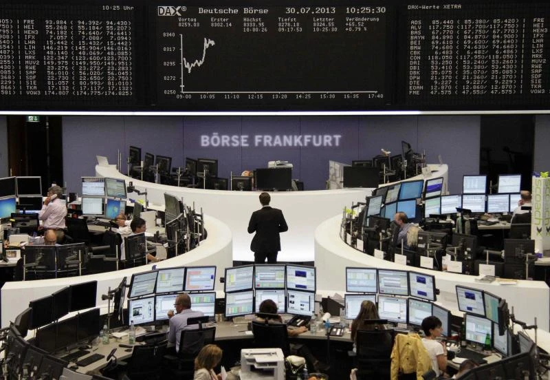 Saudi stocks index turns downward slightly