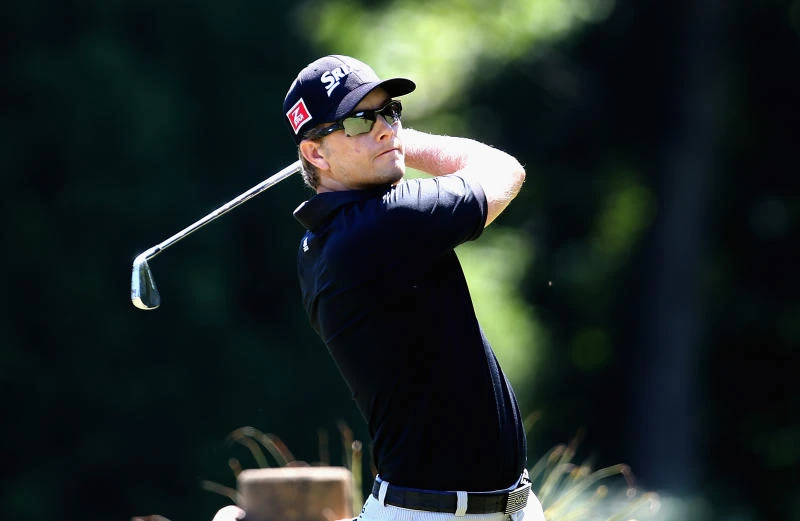 Stroud, Fisher share Wyndham lead at 64