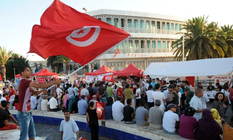 Tunisian armed forces launch air strikes on militants
