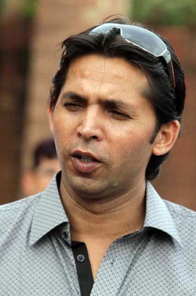 Banned Asif starts talking to Pakistan board