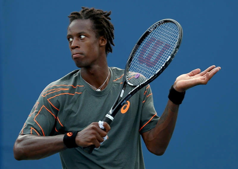 Monfils struggles into semis