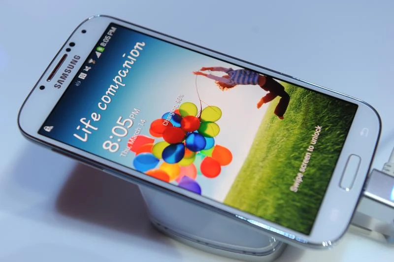 Smartphones outsell basic handsets: Gartner survey