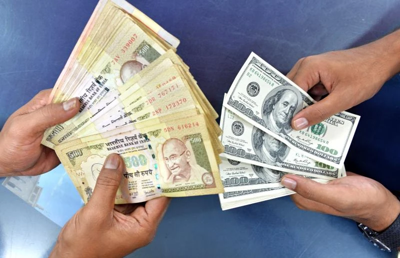 India finance minister seeks relief for rupee