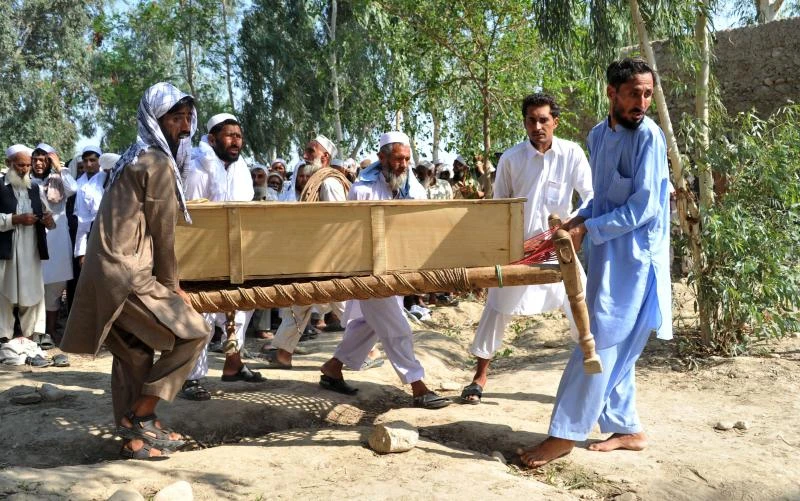 Bomb kills 14 as Afghan president calls for peace