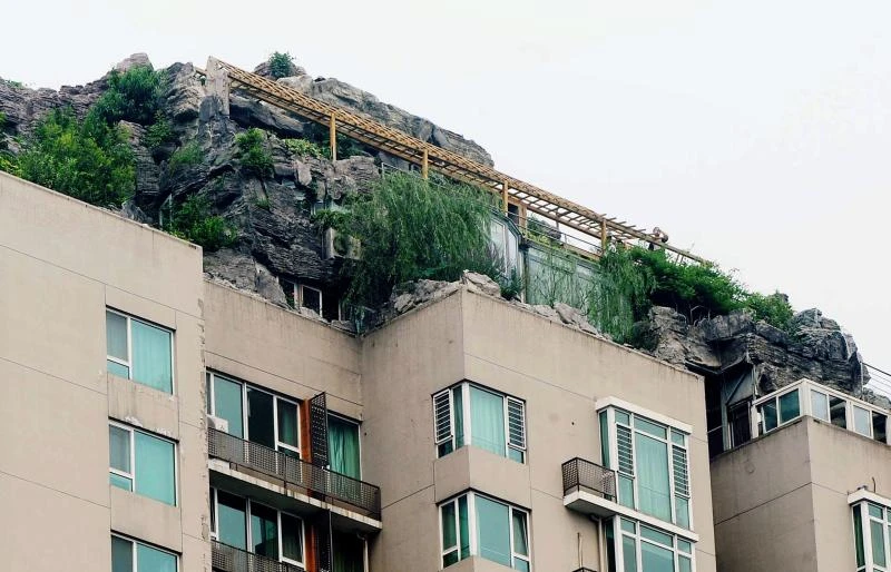Dismantling of villa atop Beijing apartment begins