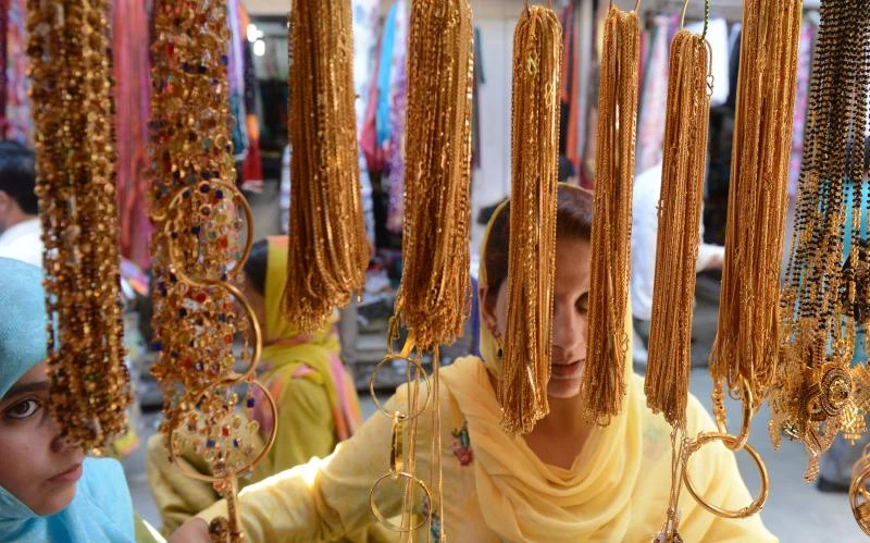 Gold up 2% on strong Chinese trade data, dollar’s fall