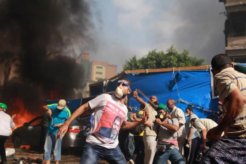 Egypt seethes under curfew after hundreds killed